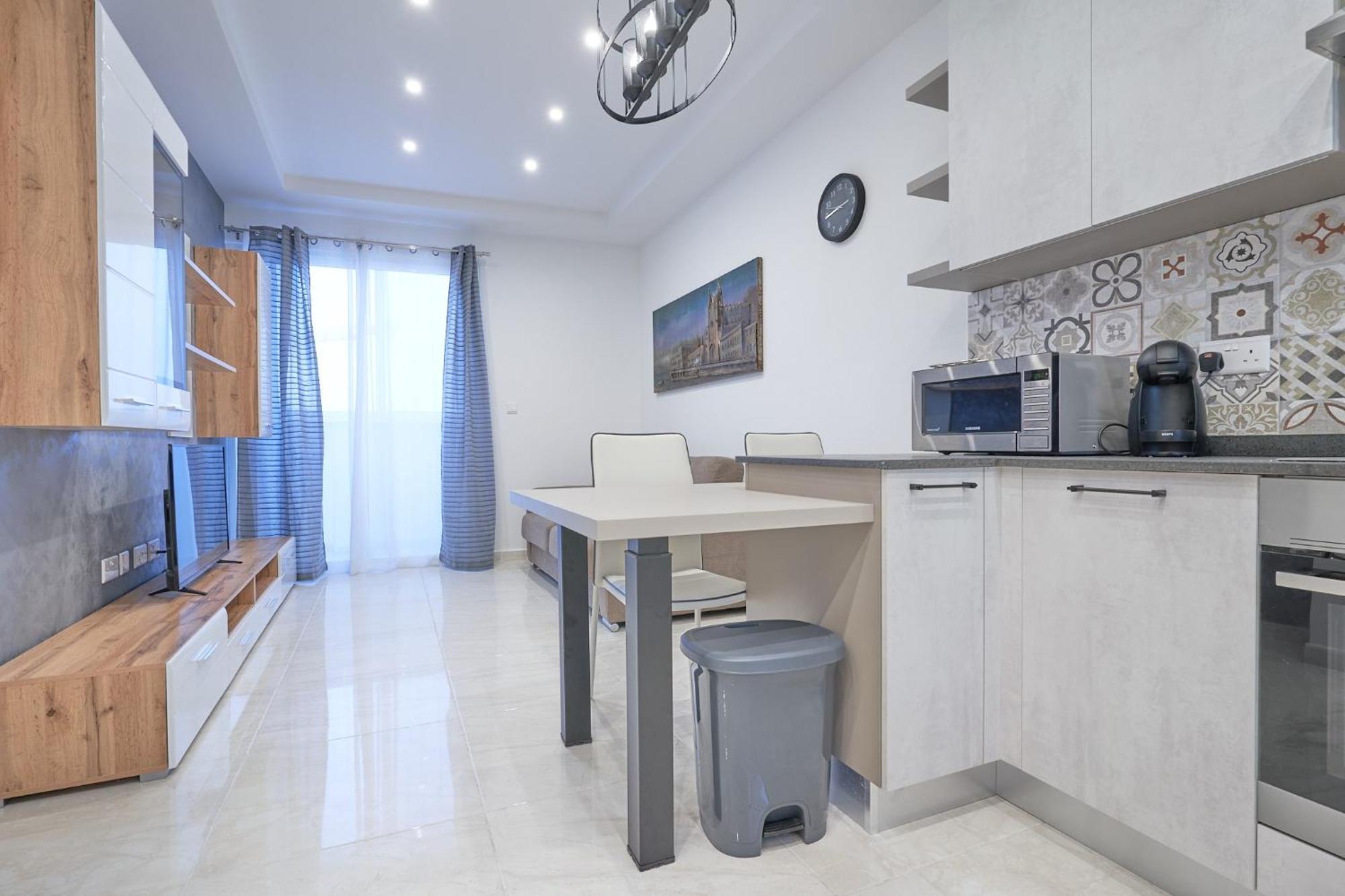 Full Sun Getaway - 1br Apartment